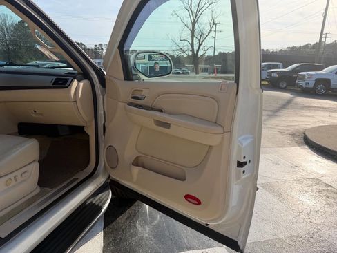 Used 2008 Cadillac Escalade EXT image 15