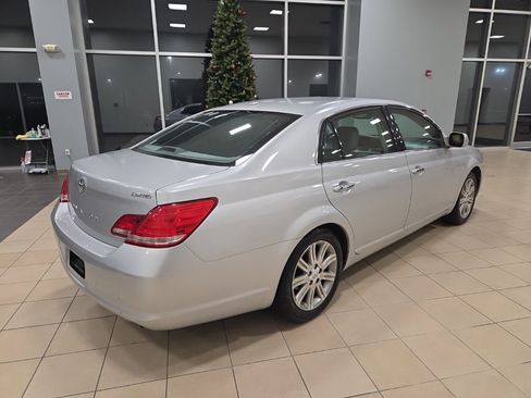 Used 2010 Toyota Avalon Limited image 7