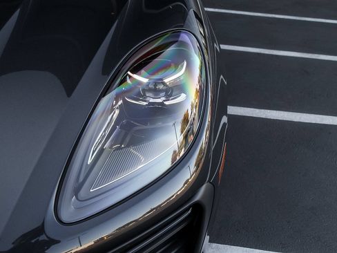 Certified 2026 Porsche Macan AWD/4WD image 13