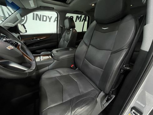 Used 2020 Cadillac Escalade Luxury w/ LPO, Radiant Package AWD/4WD image 14