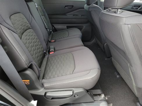 New 2025 Nissan Pathfinder S image 15