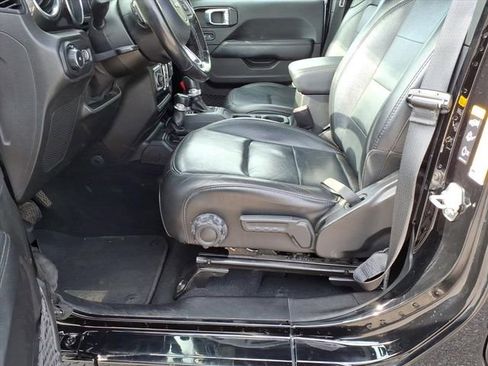 Used 2021 Jeep Wrangler Unlimited Sahara AWD/4WD image 13