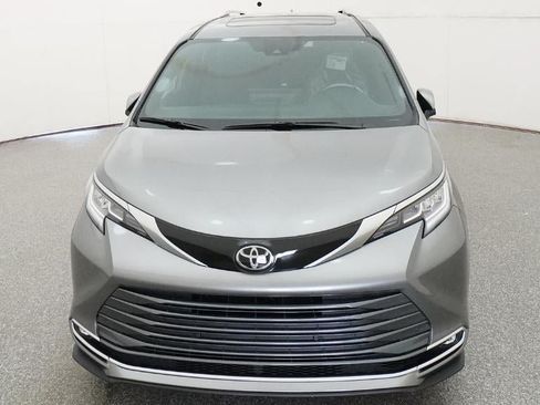 New 2026 Toyota Sienna Limited FWD image 15