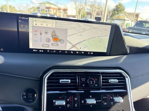 Used 2025 Nissan Armada Platinum image 22