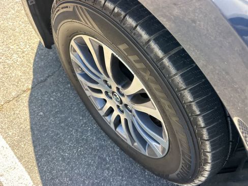 Used 2018 Toyota Sienna XLE Premium w/ Carpet Mat Package FWD image 5