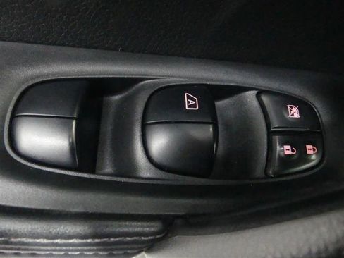 Used 2019 Nissan Rogue Sport SV image 35