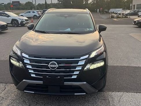 Used 2025 Nissan Rogue SL w/ SL Premium Package AWD/4WD image 2