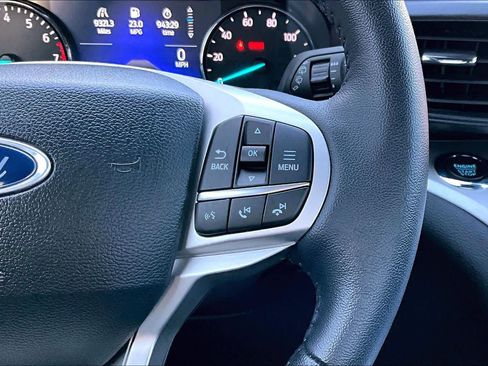 Used 2024 Ford Explorer XLT image 27