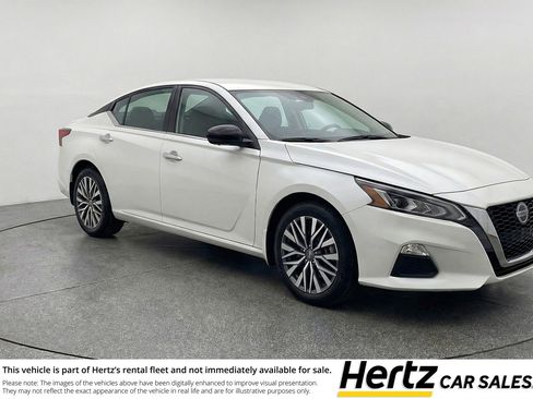 Used 2025 Nissan Altima 2.5 SV image 1