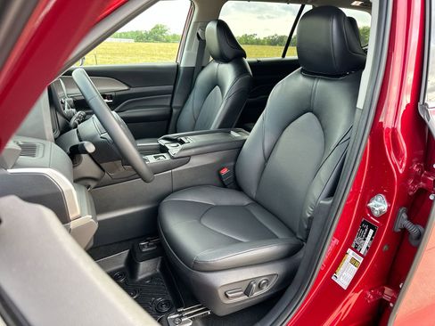 Used 2024 Toyota Grand Highlander XLE image 11