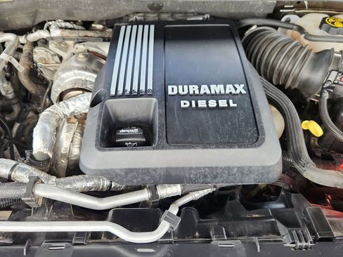 Used 2021 Chevrolet Silverado 1500 High Country AWD/4WD image 16