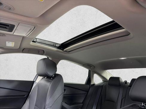 Used 2023 Honda Accord Touring image 2