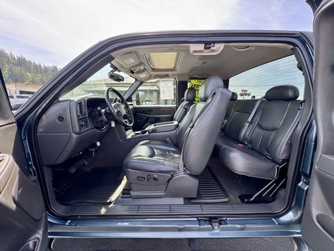 Used 2007 Chevrolet Silverado 2500 LT w/ Heavy-Duty Power Package AWD/4WD image 9