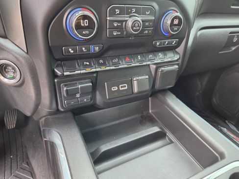 Used 2021 Chevrolet Silverado 1500 LTZ AWD/4WD image 23