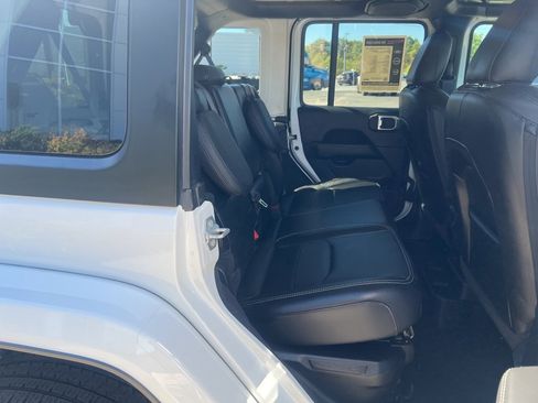 Used 2023 Jeep Wrangler Unlimited Sahara w/ Cold Weather Group image 31