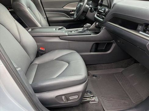 Used 2026 Toyota Grand Highlander FWD image 22