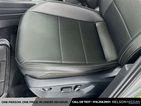 Used 2021 Volkswagen Tiguan SE image 18