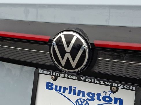 Used 2025 Volkswagen Taos SE image 30