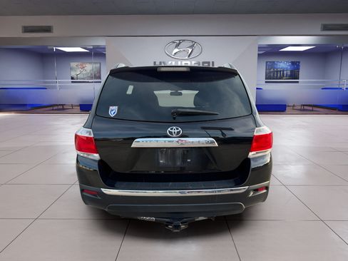 Used 2013 Toyota Highlander SE FWD image 6