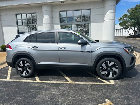 New 2026 Volkswagen Atlas Cross Sport SE AWD/4WD image 2