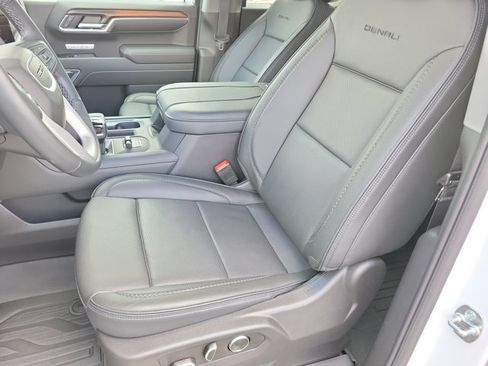 Used 2025 GMC Sierra 1500 Denali w/ Denali Reserve Package AWD/4WD image 13