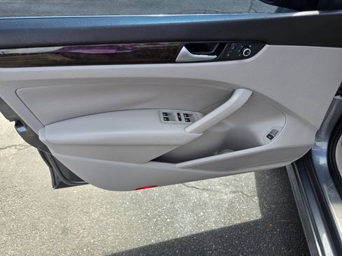 Used 2014 Volkswagen Passat TDI SEL Premium FWD image 15