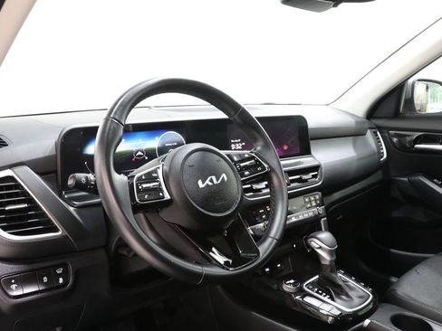 Used 2025 Kia Seltos EX w/ EX Sunroof Package AWD/4WD image 16