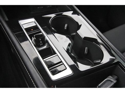 Used 2024 Volkswagen Atlas SE w/ Black Wheel Package image 31