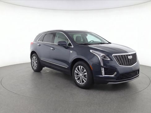 Used 2021 Cadillac XT5 Premium Luxury FWD image 2