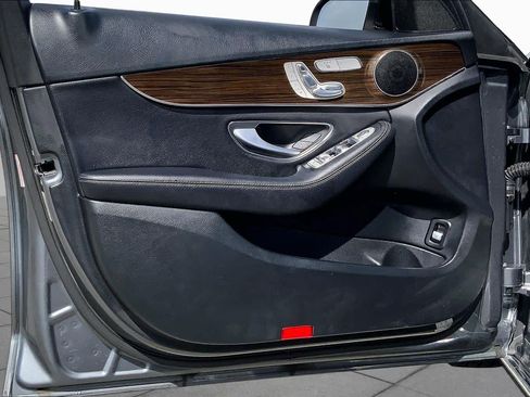 Used 2018 Mercedes-Benz C 300 Sedan w/ Premium Package image 21
