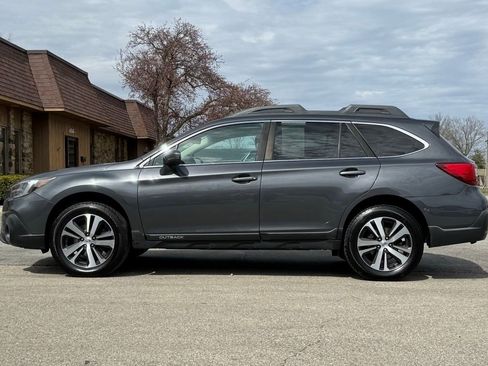 Used 2018 Subaru Outback 2.5i Limited image 2