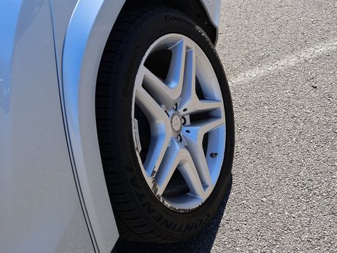 Used 2016 Mercedes-Benz GL 550 4MATIC image 44