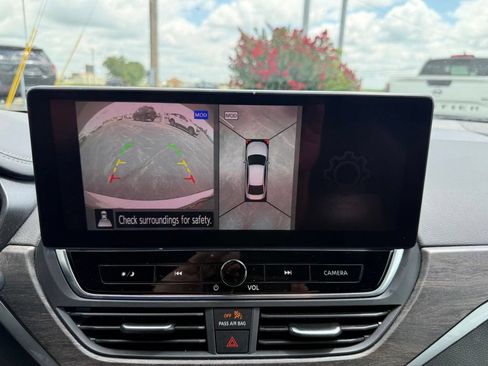 Used 2025 Nissan Altima 2.5 SL FWD image 26