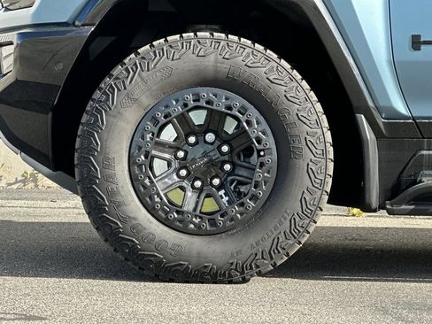 Used 2024 GMC Hummer EV 3X w/ Omega Edition AWD/4WD image 26