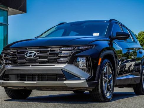 Certified 2025 Hyundai Tucson SEL FWD image 9
