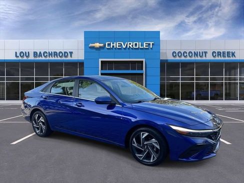 Used 2025 Hyundai Elantra SEL FWD image 2