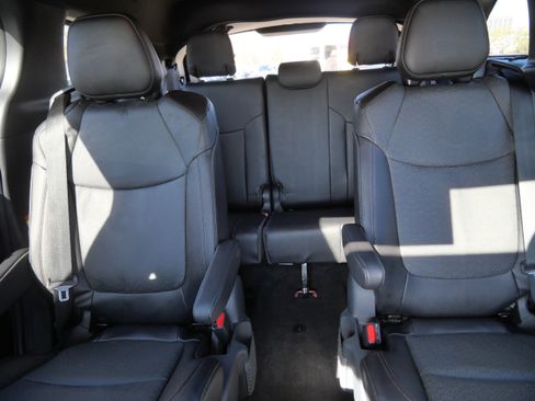 Used 2025 Toyota Sienna Platinum AWD/4WD image 13