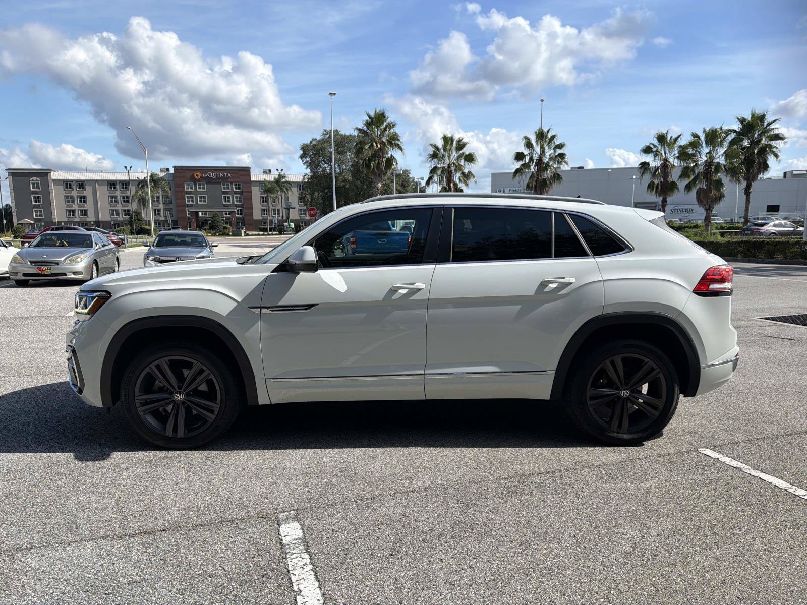 Used 2022 Volkswagen Atlas Cross Sport SEL R-Line AWD/4WD image 7