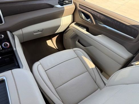 Used 2021 GMC Yukon Denali w/ Advanced Technology Package image 24