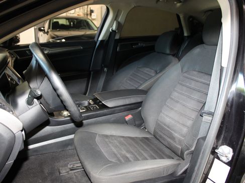 Used 2020 Ford Fusion SE image 21