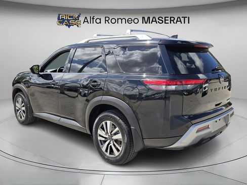 Used 2023 Nissan Pathfinder SL w/ Black Appearance Package AWD/4WD image 7