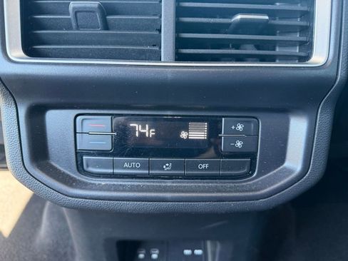 Used 2025 Volkswagen Atlas SE AWD/4WD image 18