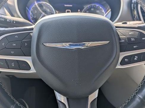 Used 2021 Chrysler Pacifica Touring-L AWD/4WD image 11