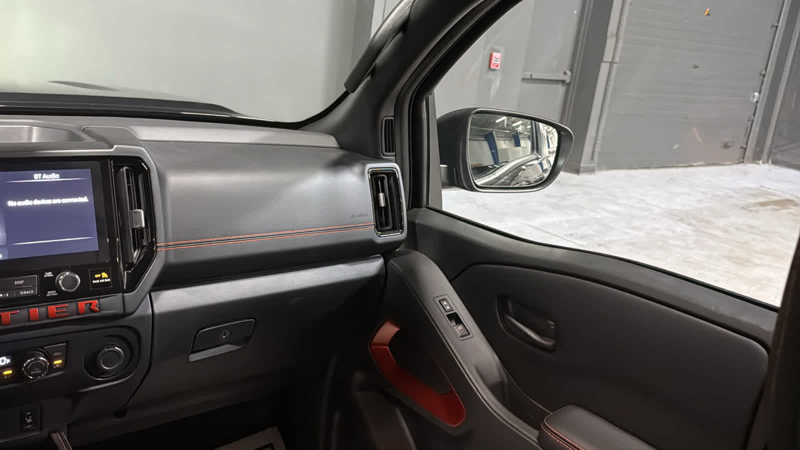 Used 2026 Nissan Frontier PRO-4X AWD/4WD image 27