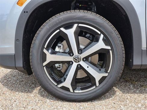 New 2025 Volkswagen Tiguan SE AWD/4WD image 9