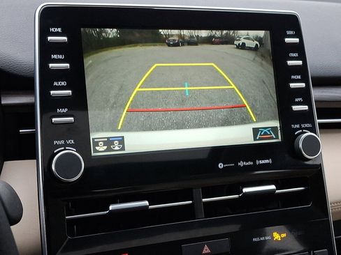 Used 2021 Toyota Avalon XLE image 18