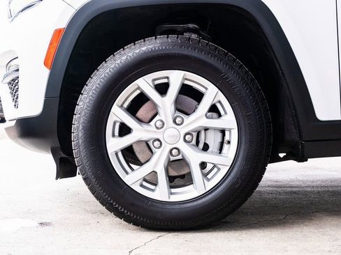 Used 2023 Jeep Grand Cherokee Limited image 7