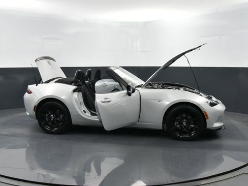 Used 2019 MAZDA MX-5 Miata Club image 41