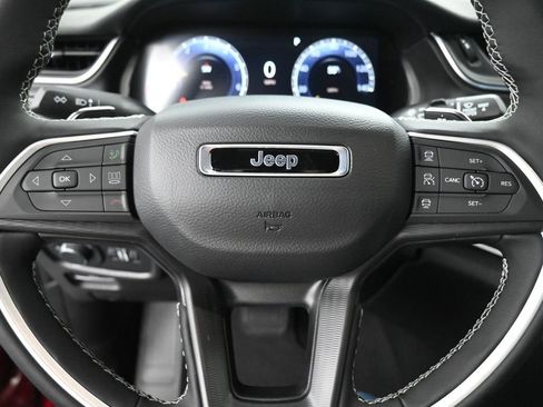 New 2025 Jeep Grand Cherokee Laredo X w/ Luxury Tech Group I image 33