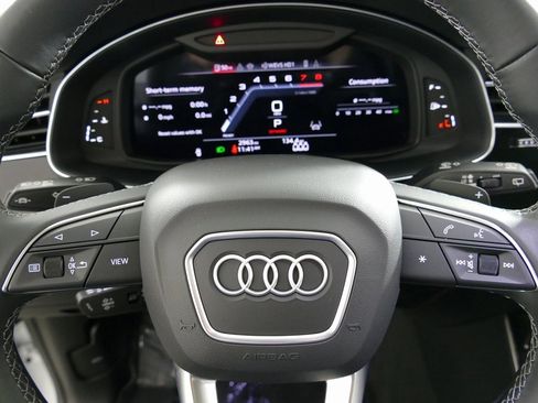 Used 2024 Audi Q8 Premium image 17
